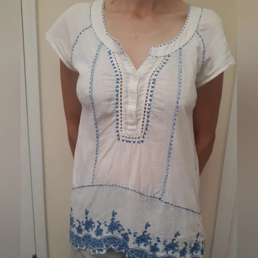 High-low Embroidered Tunic - Picture 2 of 8